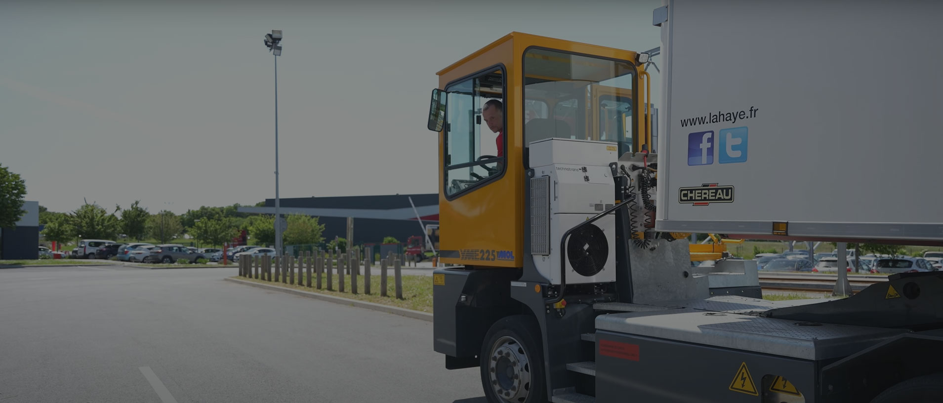 Lahaye Global Logistics Tracteur Parc Electrique Couverture