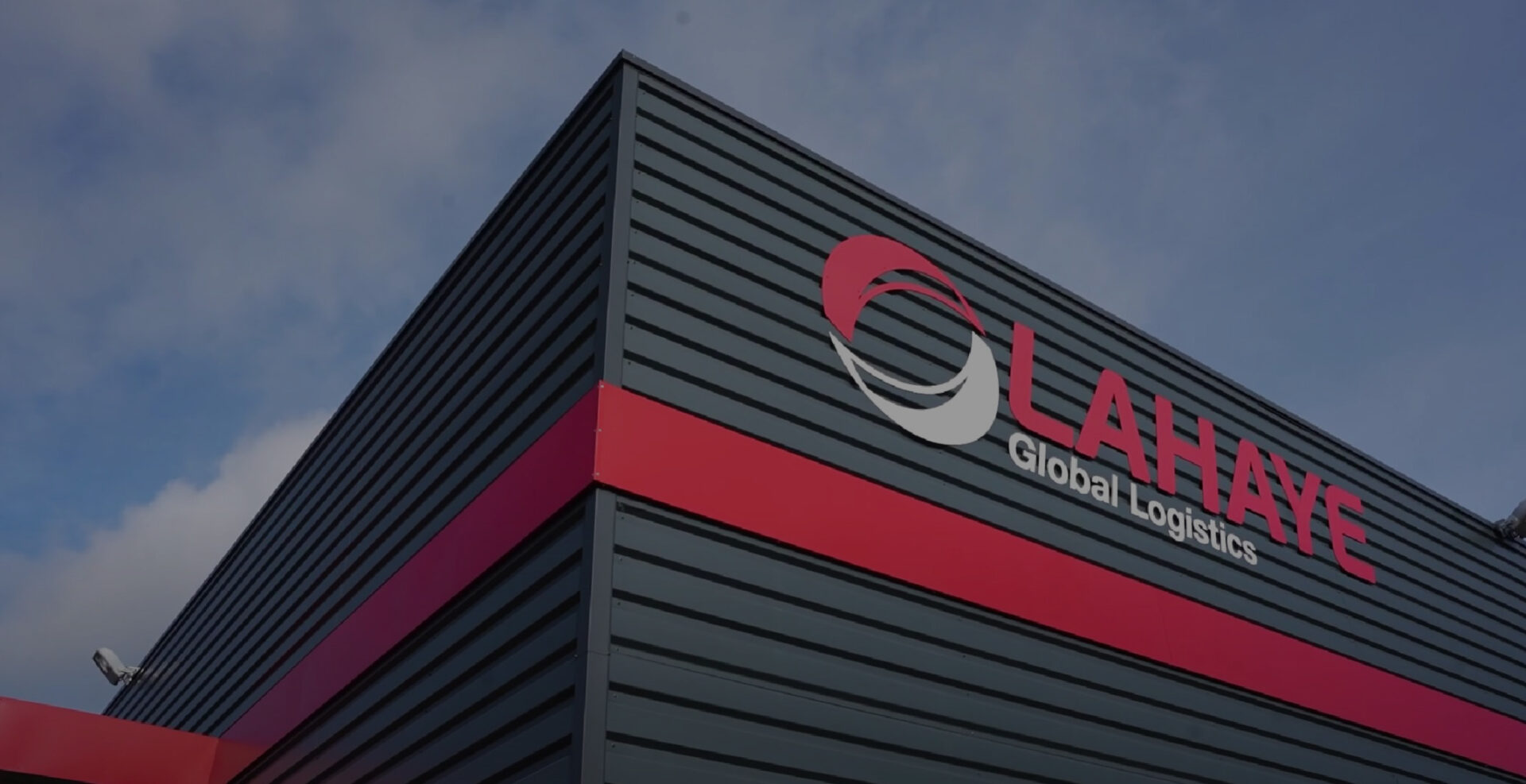 LA MACHINE A DÉMONTER LES PALETTES - Lahaye Global Logistics