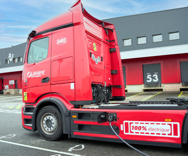 Nos conducteurs ne veulent plus revenir au diesel : le pari réussi de ce transporteur français